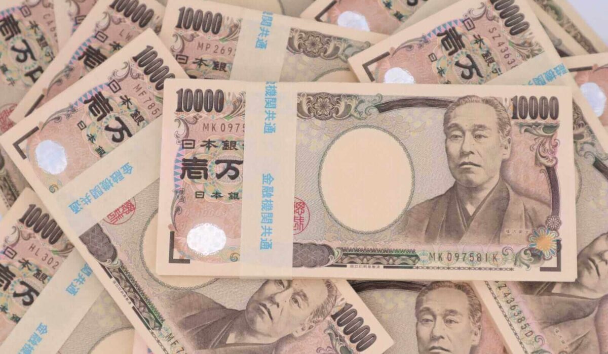 Dollar Sinks as the Yen Soars on Suspected Japanese Intervention