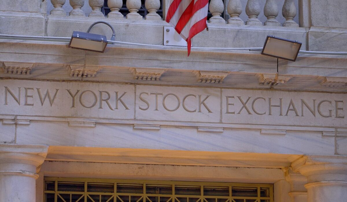 Stocks Settle Higher as a Weak Jobs Report Allays Rate Hike Fears